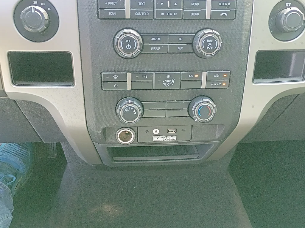Used 2011 Ingot Silver Metallic Ford XLT image 22