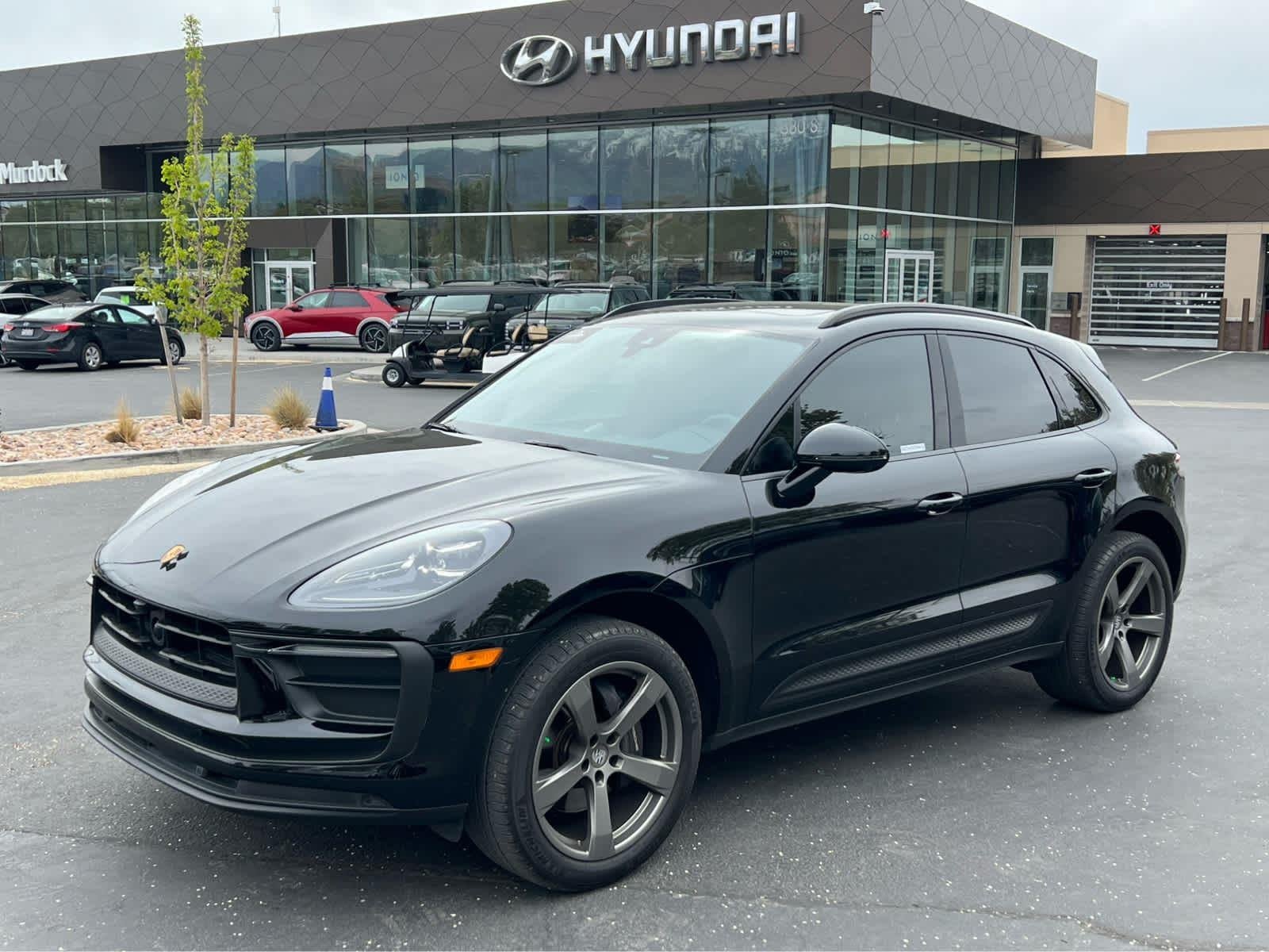 2024 Porsche Macan's photo