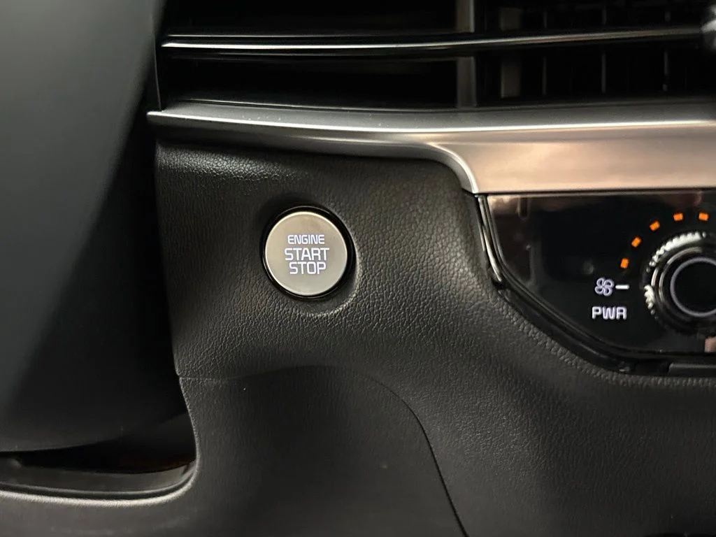 New 2026 Ivory Silver Kia LX image 31