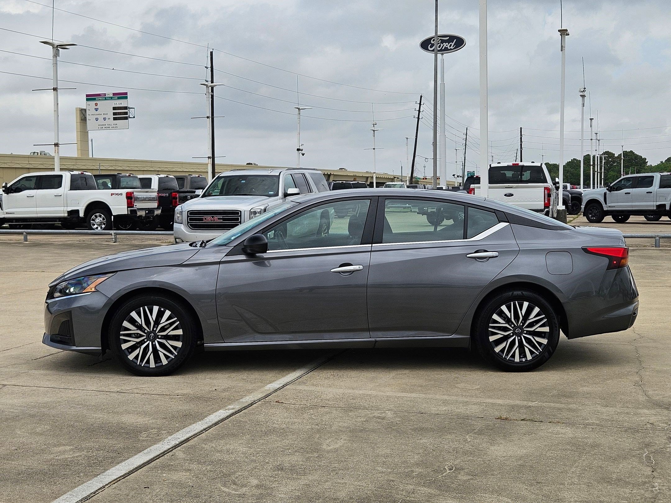 Certified Used 2025 Gun Metallic Nissan 2.5 SV image 6