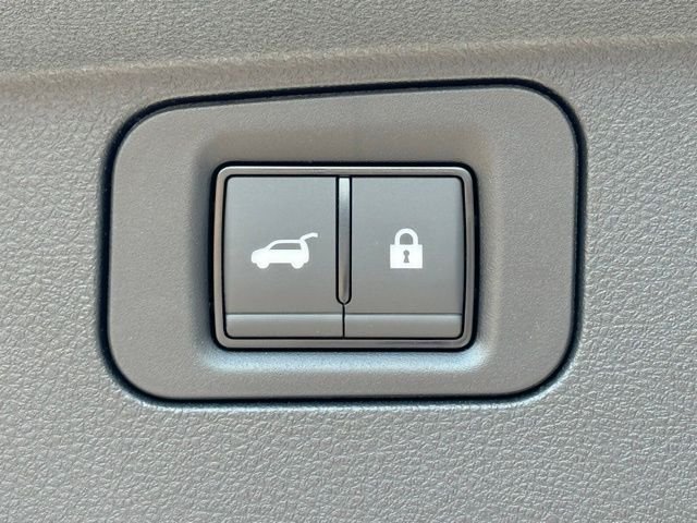 New 2026 RADIANT WHITE INFINITI Luxe 2WD image 37
