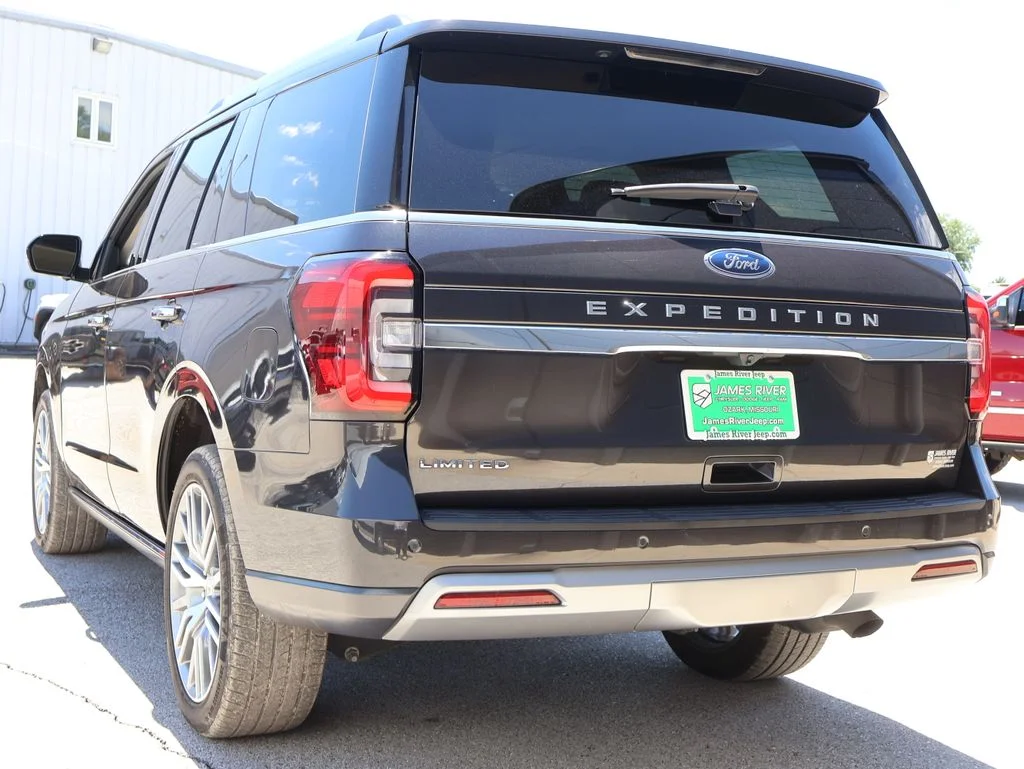 Used 2024 Gray Ford Limited image 3