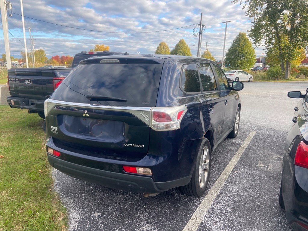Used 2014 Blue Mitsubishi SE image 5