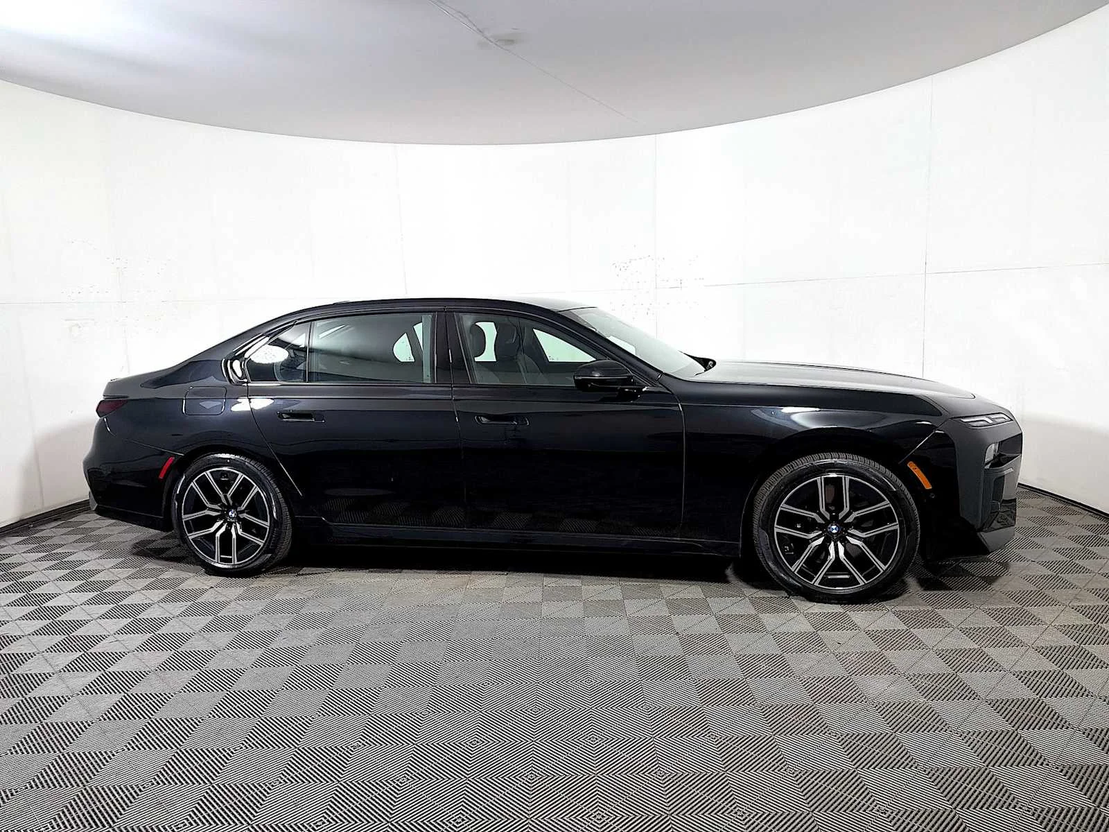 Certified Used 2025 Black Sapphire Metallic BMW 760i xDrive image 7