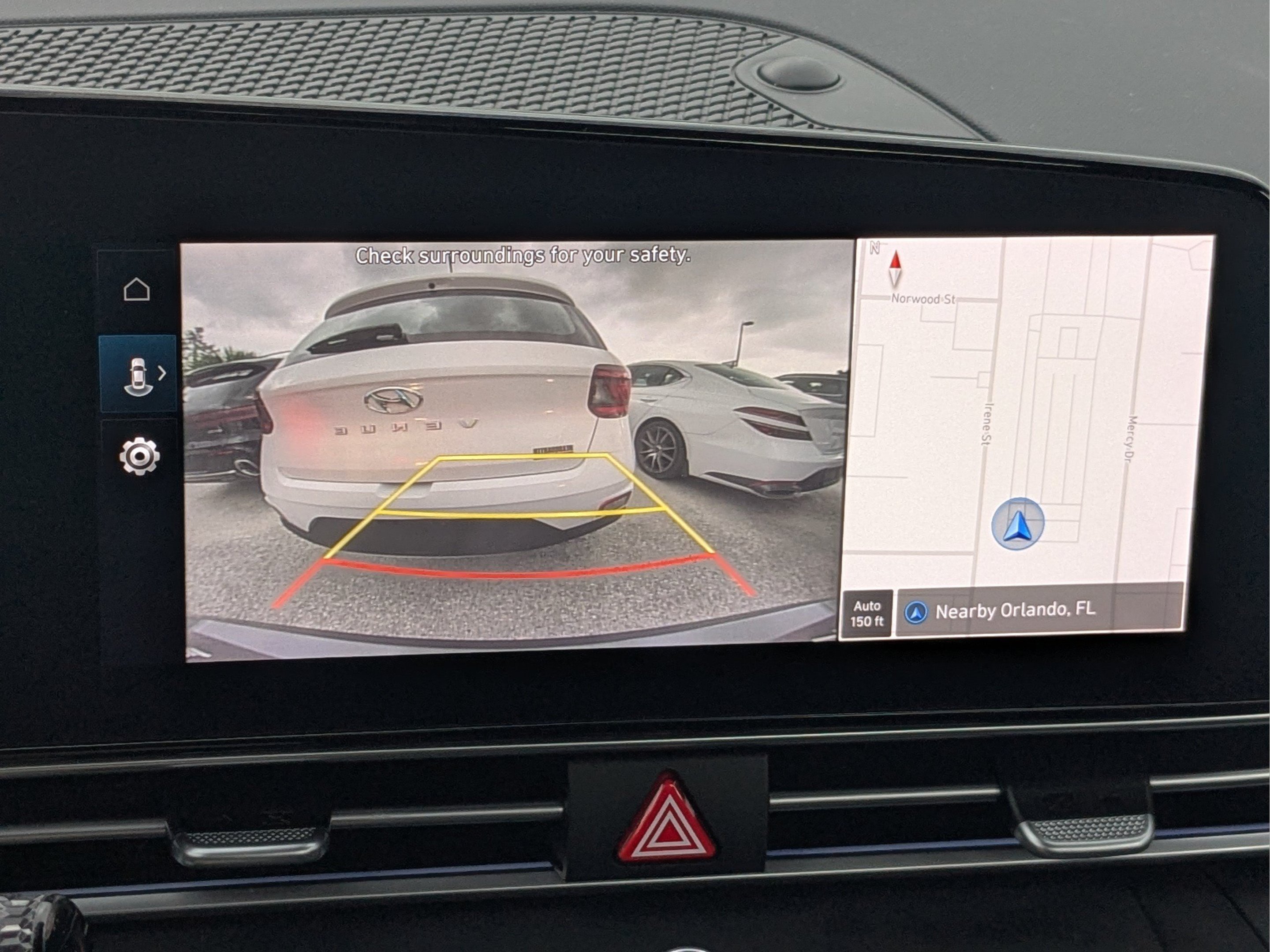 2024 Hyundai Elantra SEL - Photo 18
