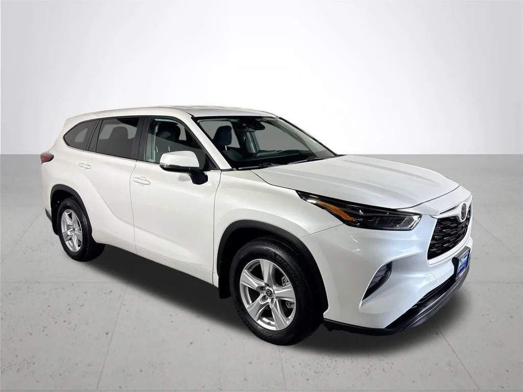 Used 2023 Beige Toyota L image 4