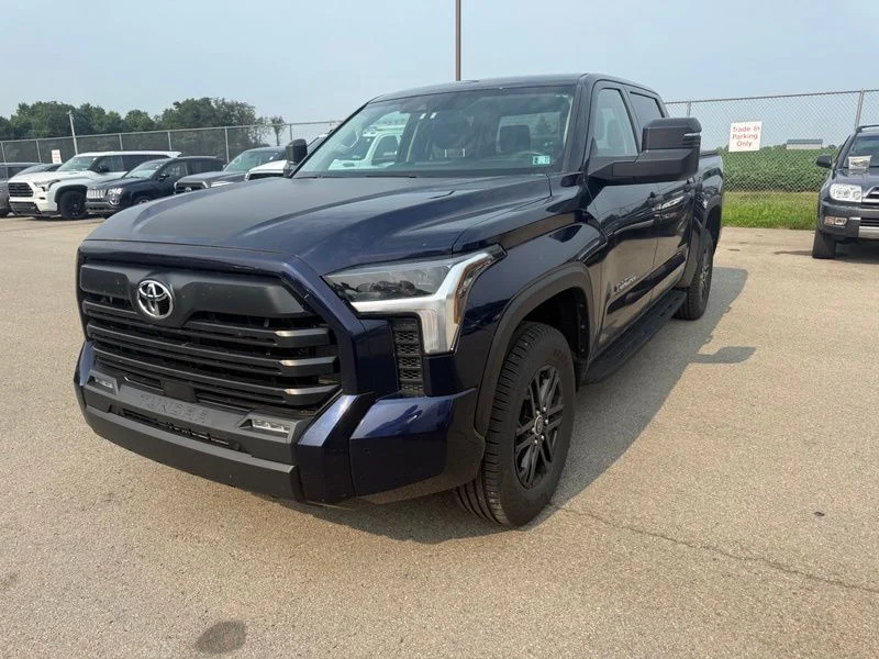 Used 2022  Toyota SR5 image 2