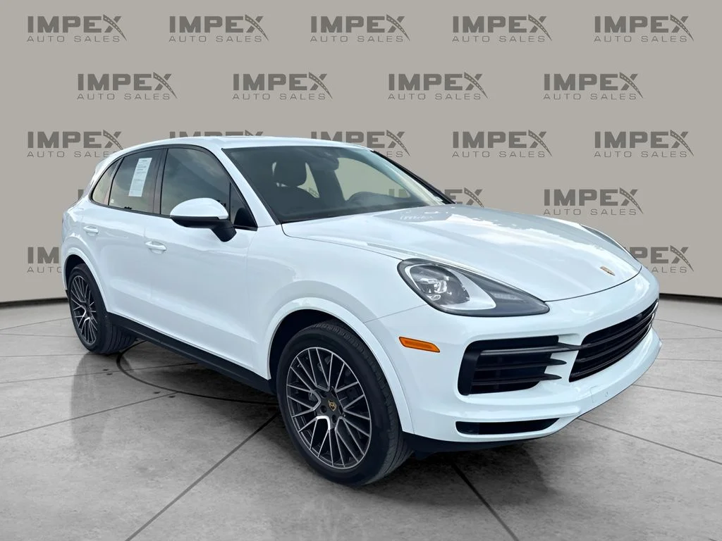 Used 2023  Porsche Base image 4