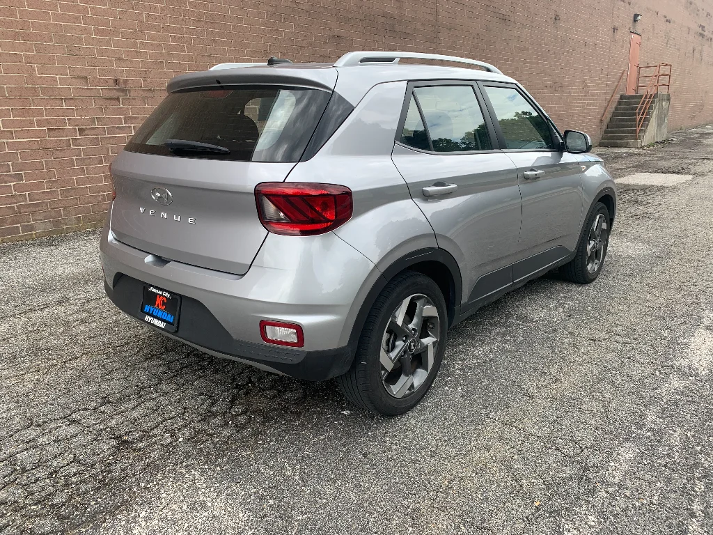 Used 2025 Shimmering Silver Hyundai SEL image 5