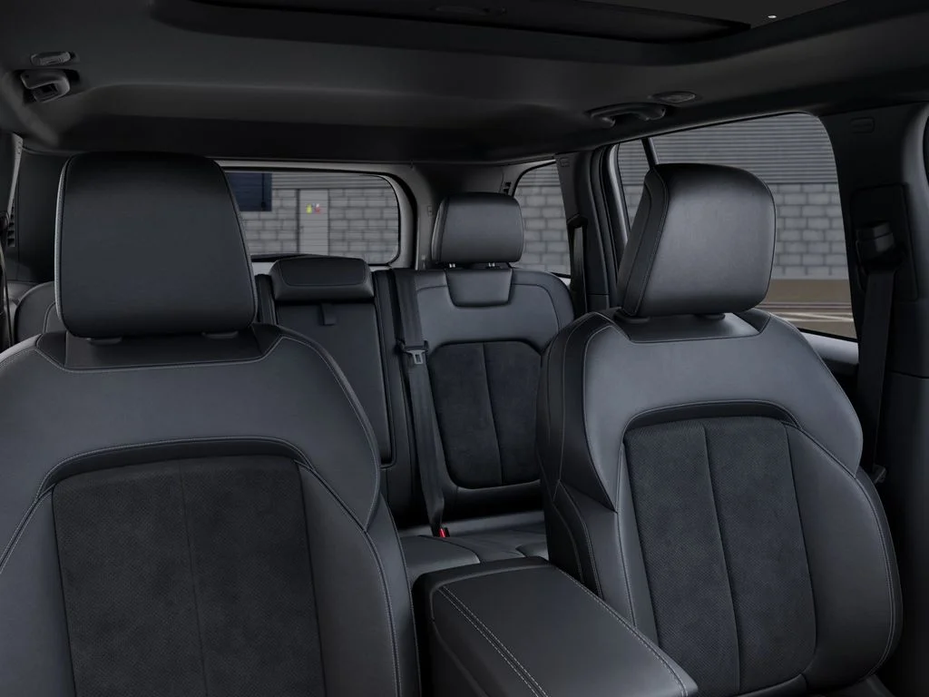 New 2026 Silver Zynith Exterior Paint Jeep Laredo Altitude image 27