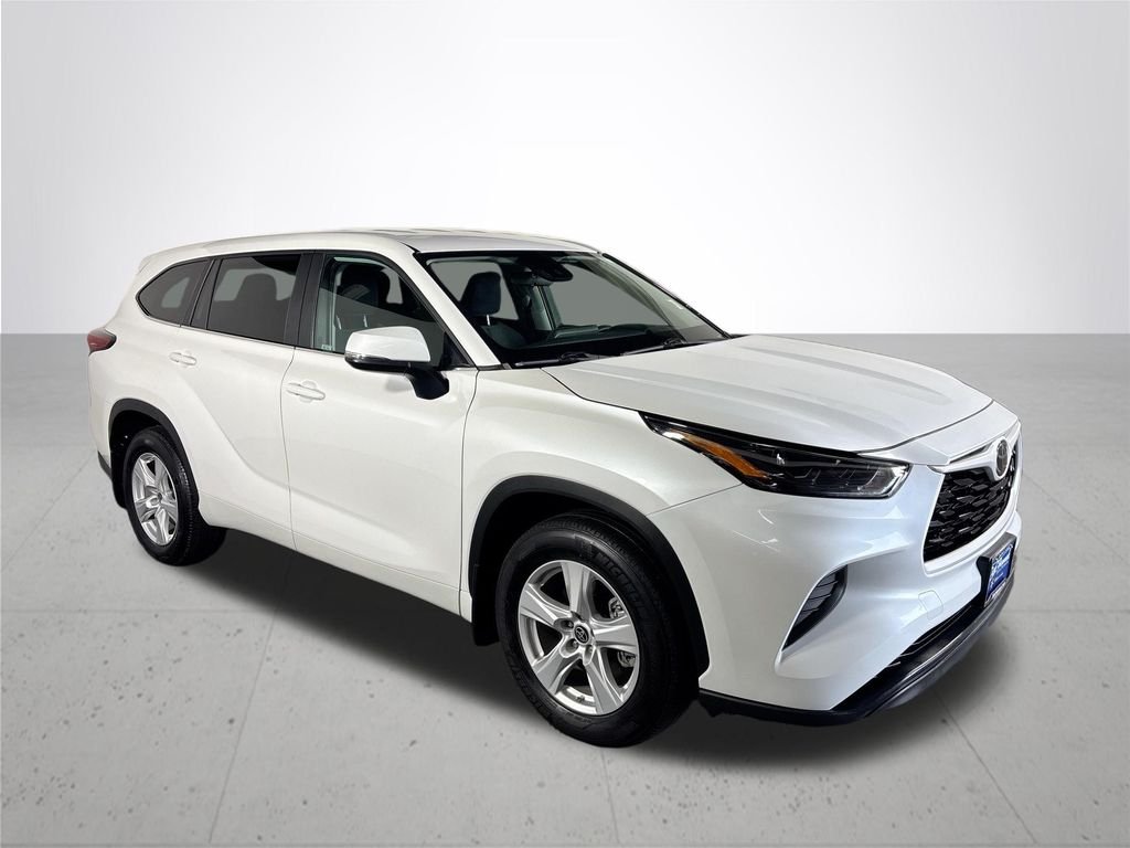 Used 2023 Pearl Toyota L image 4