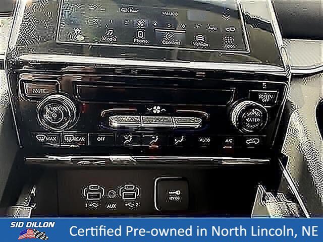 Used 2023 Diamond Black Crystal Pearlcoat Jeep Laredo image 17