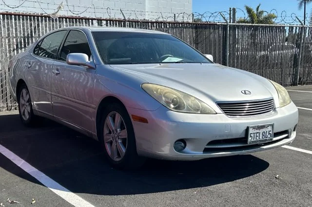 Used 2006 Brown Lexus 330 image 2