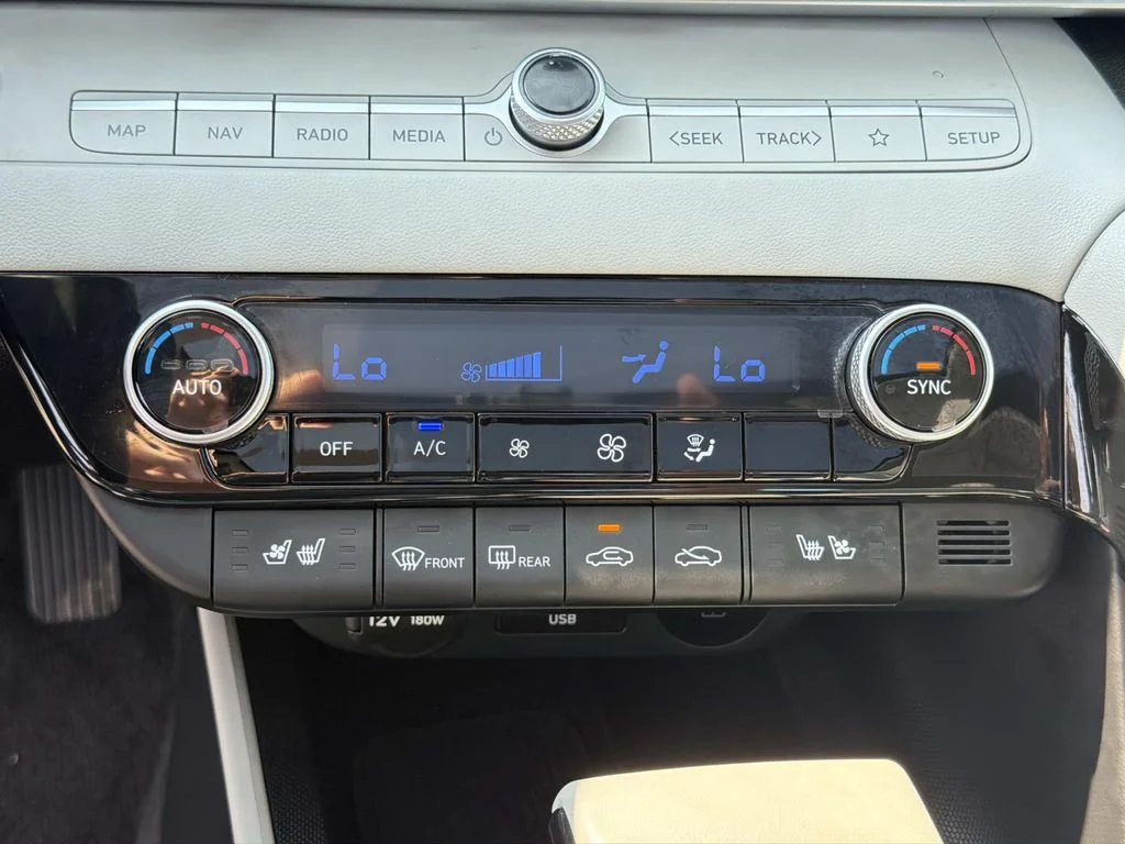 Used 2025 White Hyundai Limited image 6