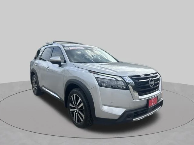 Used 2025 Silver Nissan Platinum image 1