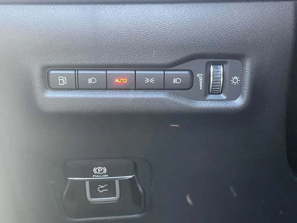 New 2026 Hydro Blue Pearlcoat Jeep Laredo image 29