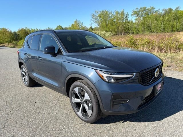 2026 Volvo XC40 B5 Core Dark AWD's photo