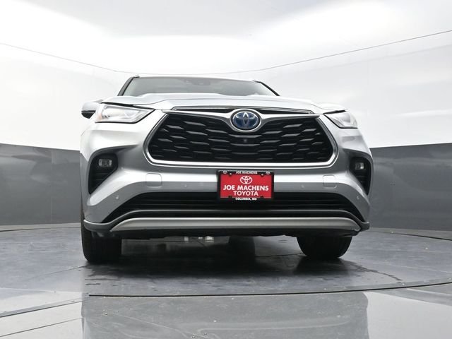 Used 2021 Silver Toyota Platinum image 32
