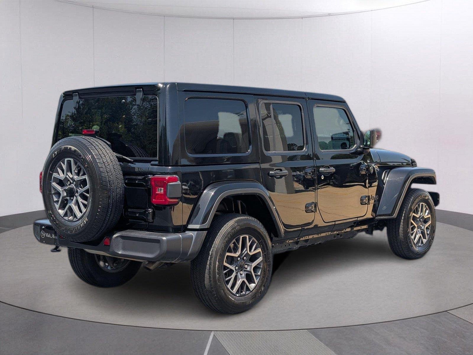 Used 2025 Black Clearcoat Jeep Sahara image 6