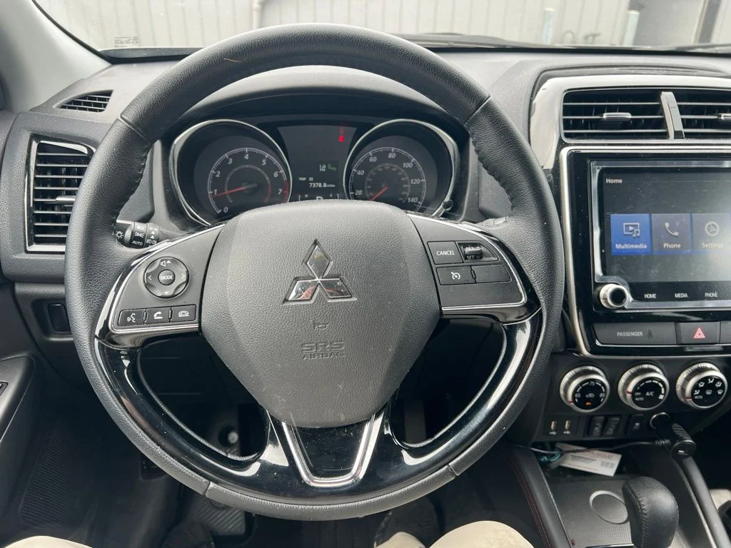 Used 2022 Gray Mitsubishi 2.0 SE image 10