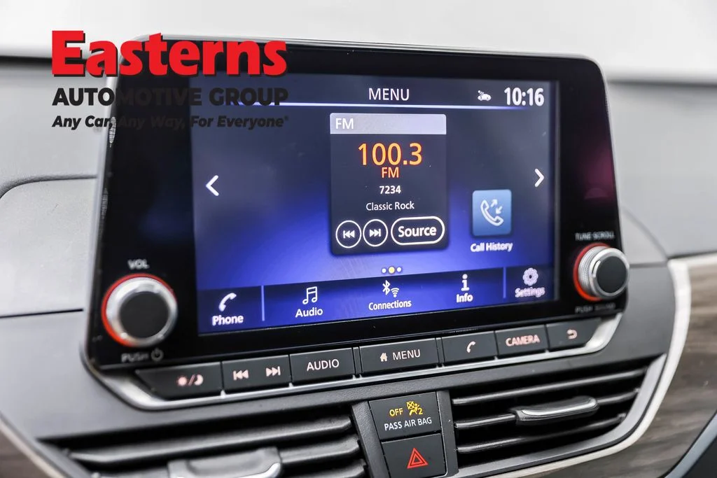 Used 2025 Red Nissan 2.5 SV image 19