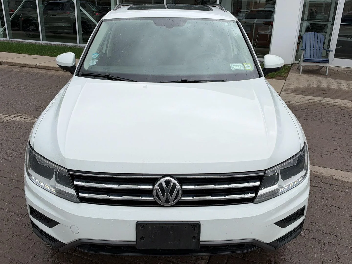 Used 2021 Pure White Volkswagen SE image 2
