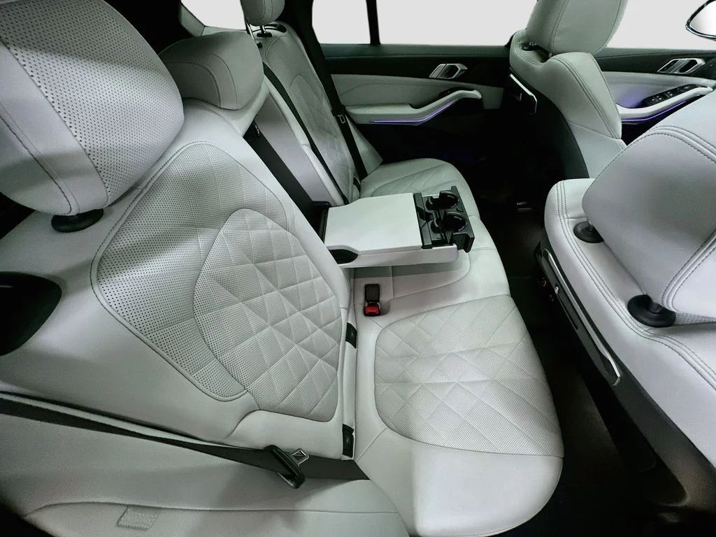 Used 2024 Blue BMW xDrive40i image 28