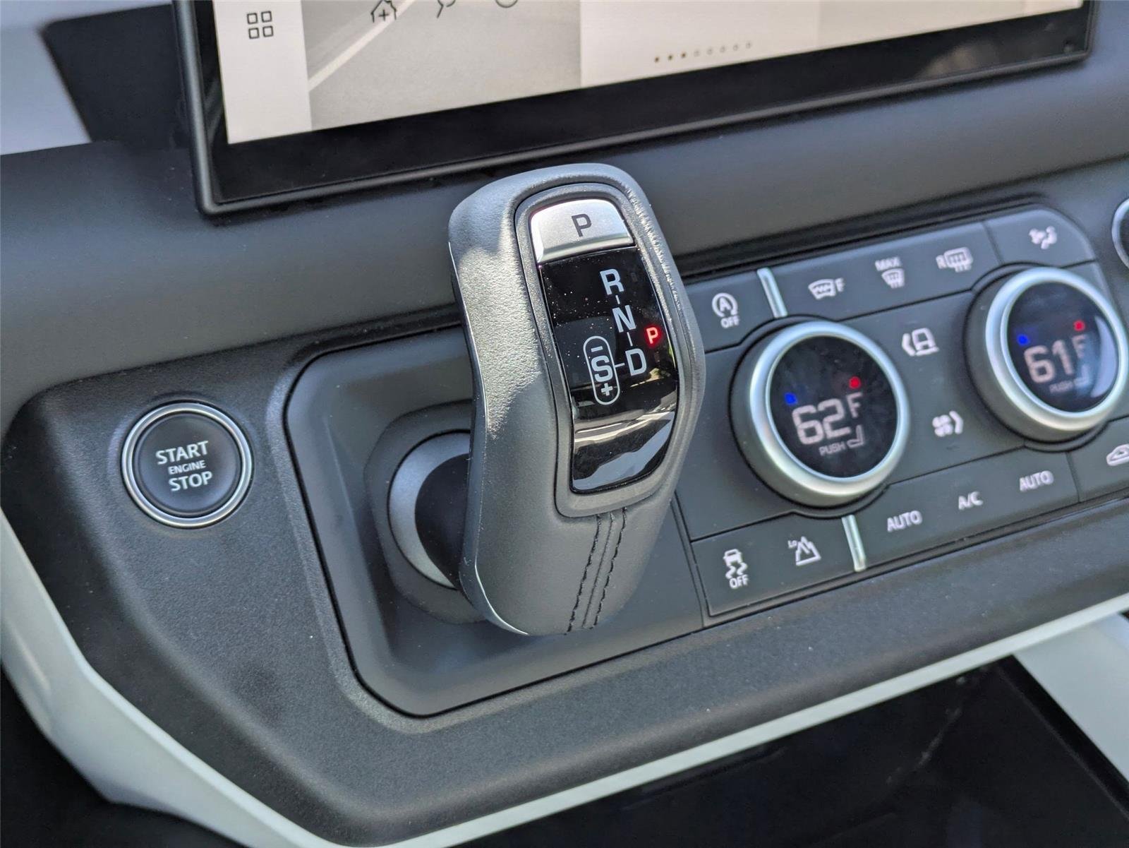 Used 2025  Land Rover S image 24