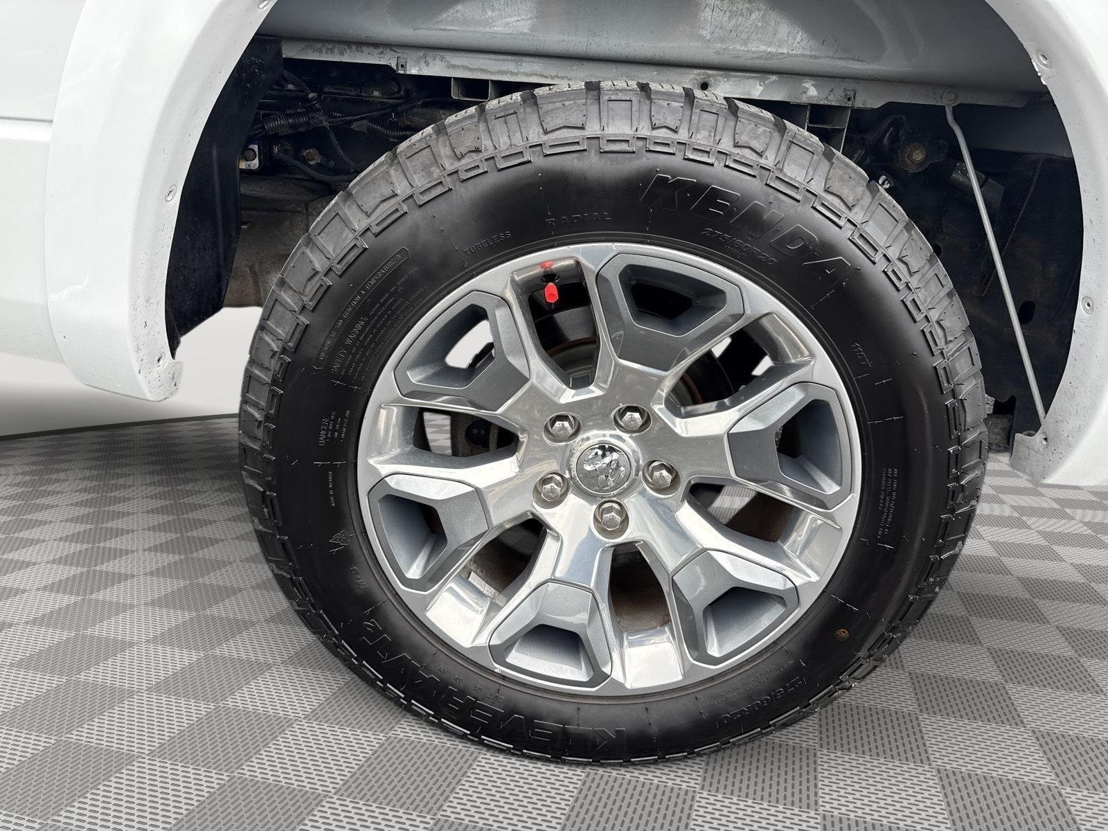 Used 2017 Bright White Clearcoat Ram Limited image 14