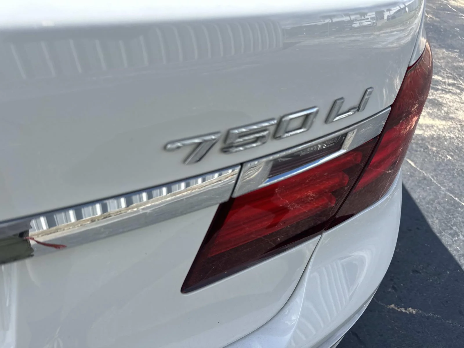 Used 2015 Alpine White BMW 4dr Sdn 750Li xDrive AWD image 6