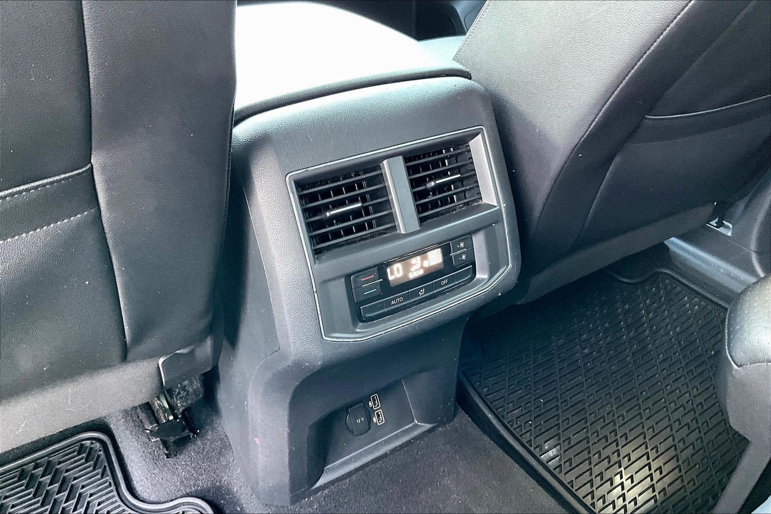 Used 2019 Brown Volkswagen 3.6L V6 SE image 9