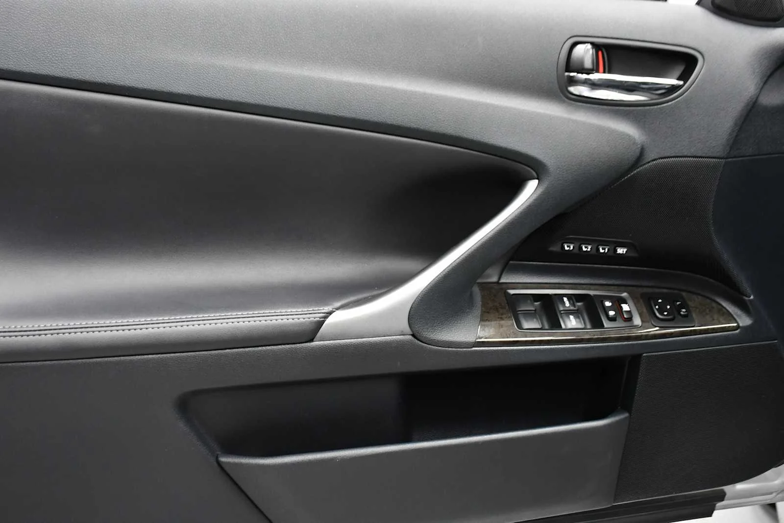 Used 2015 Silver Lining Metallic Lexus  image 13