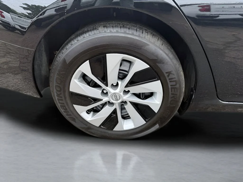 Used 2025 Black Nissan S image 31