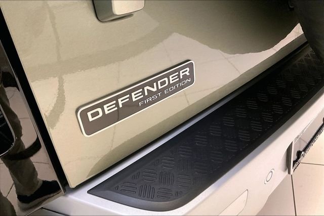 Used 2020 Green Land Rover First Edition image 27