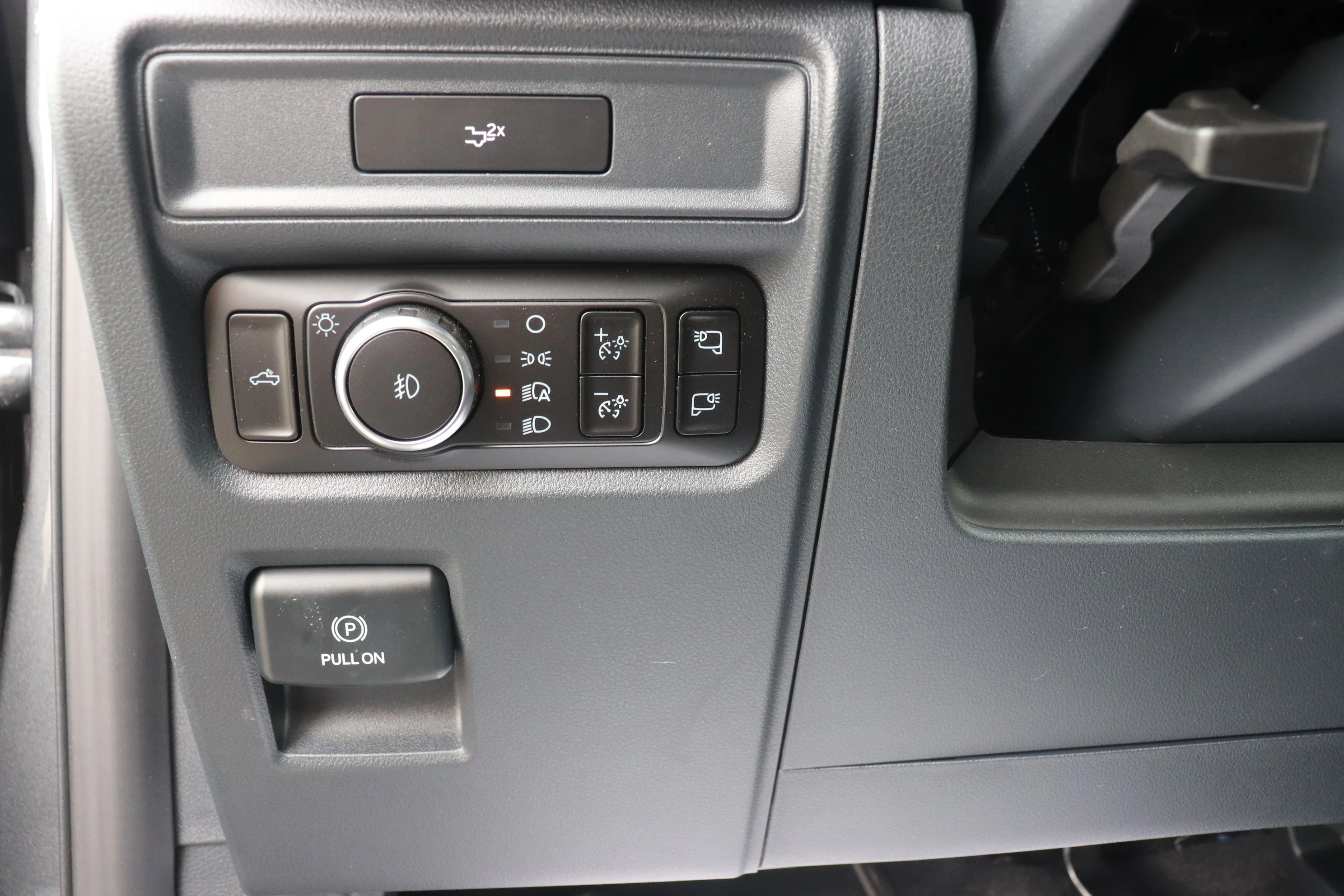 New 2026 CARBONIZED GREY METALLIC Ford XLT image 12