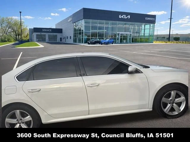 Used 2013 White Volkswagen 2.5 SE image 6