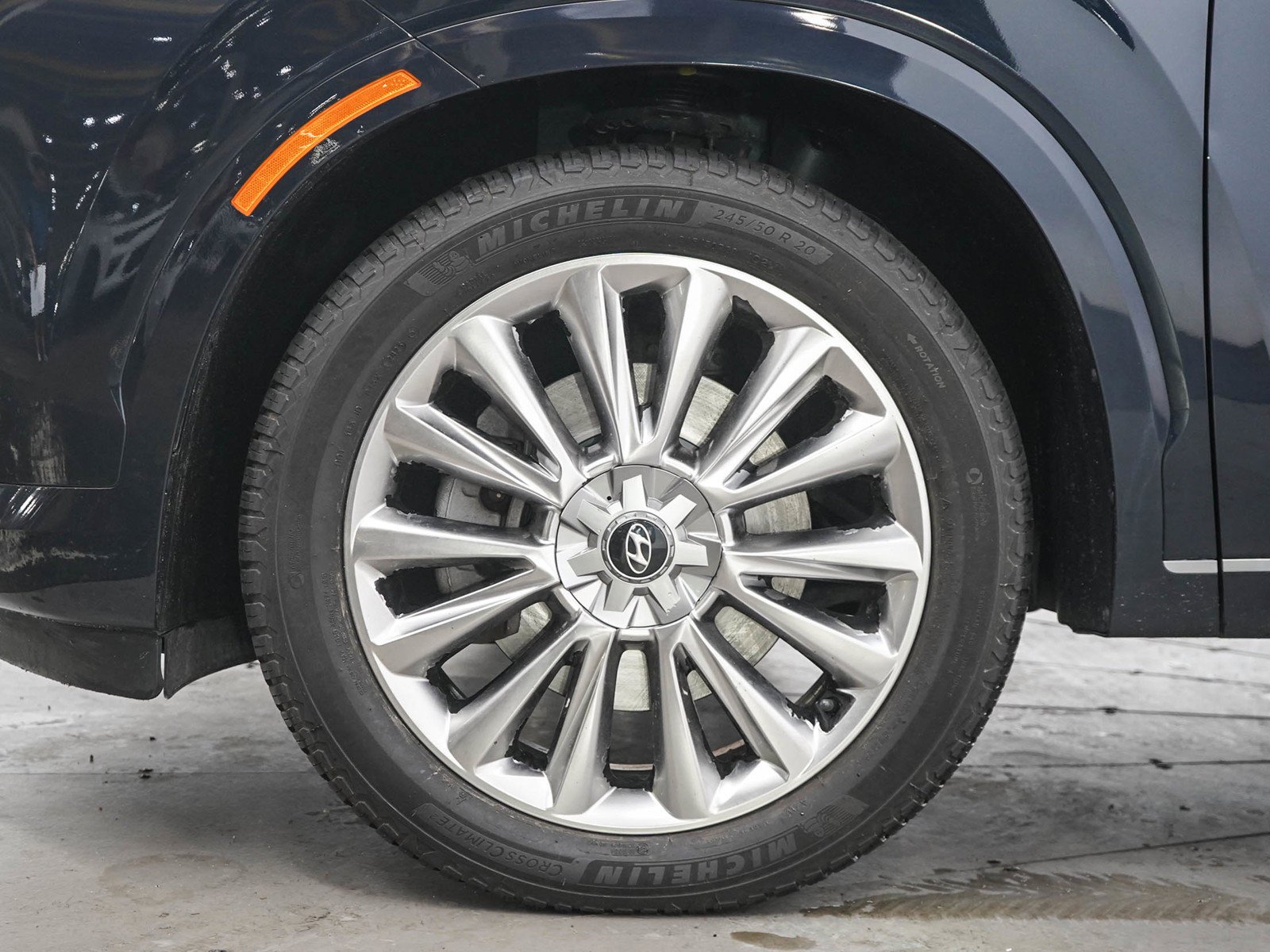 Used 2020 Moonlight Cloud Hyundai Limited AWD image 31