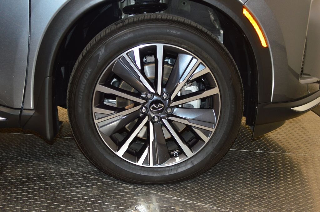 Used 2026 Graphite Shadow INFINITI LUXE image 16