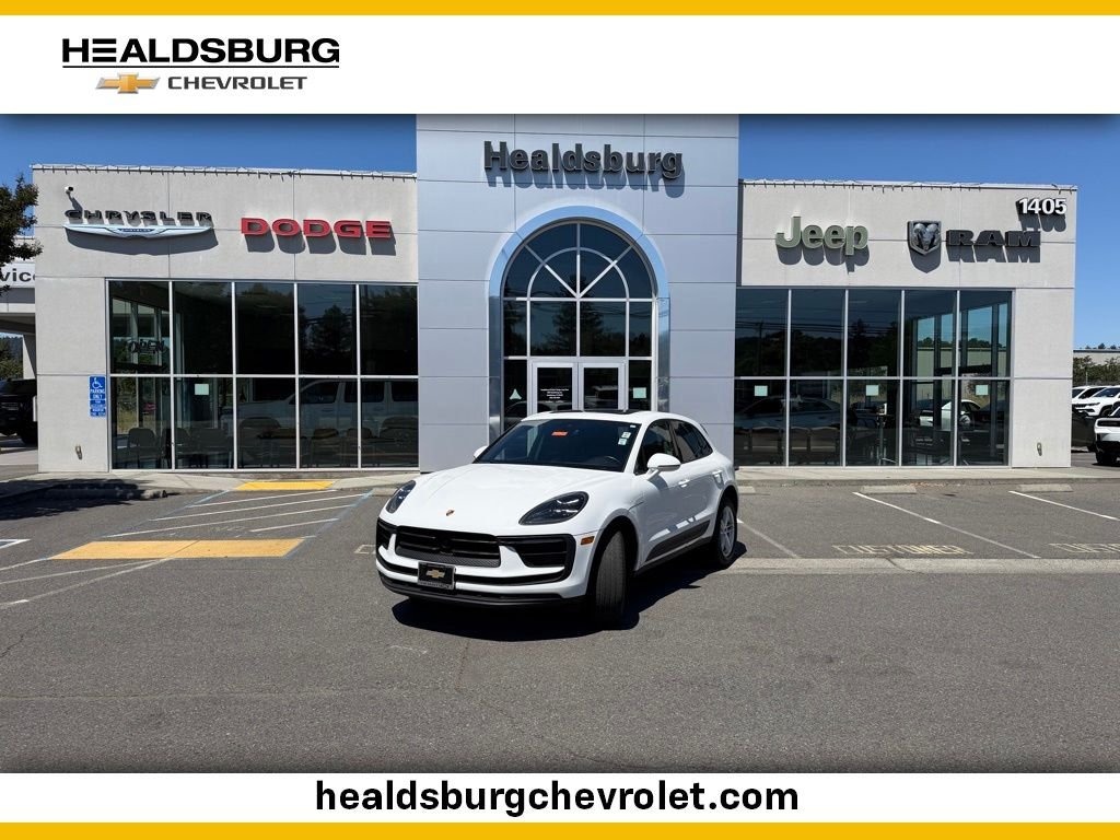 2024 Porsche Macan -'s photo