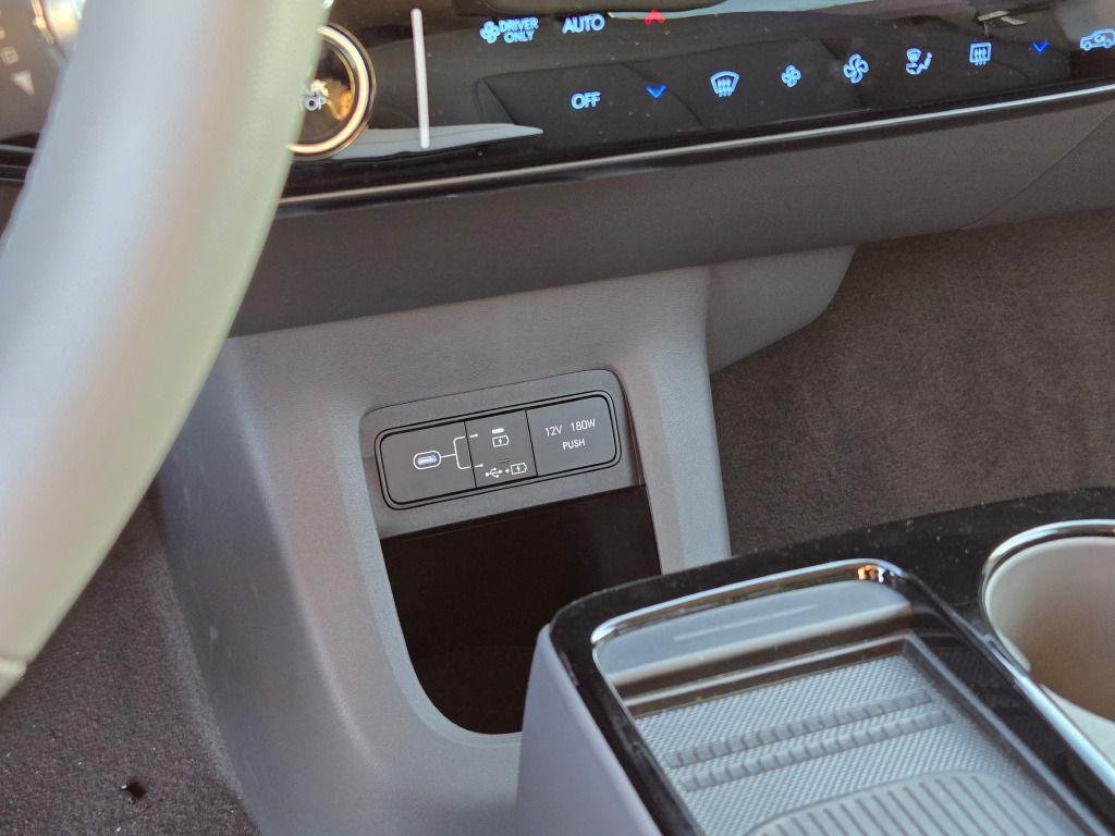 New 2025 White Hyundai SEL image 30