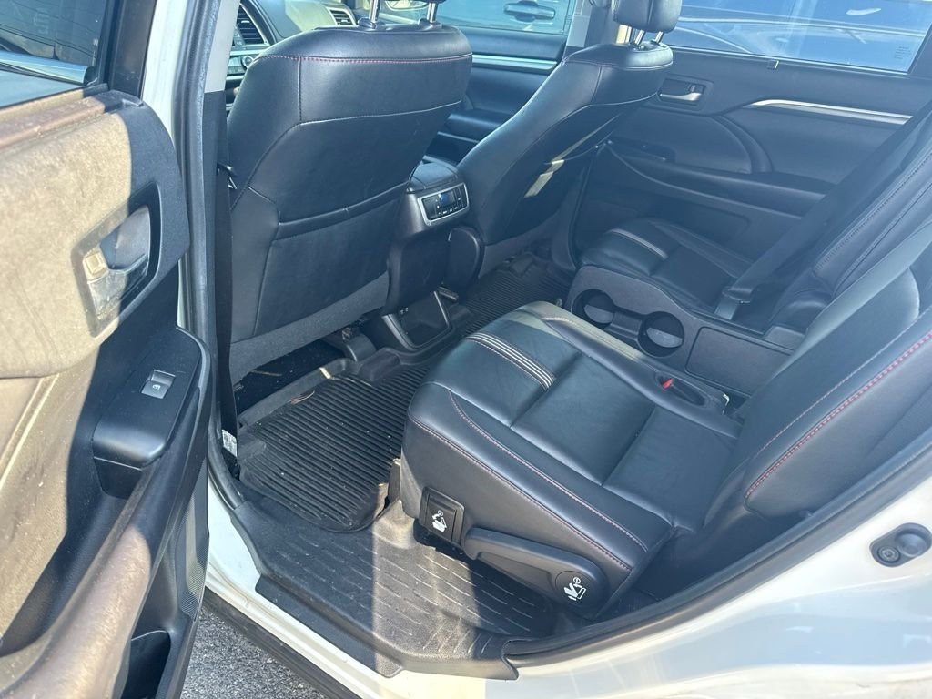 2019 Toyota Highlander SE - Photo 6