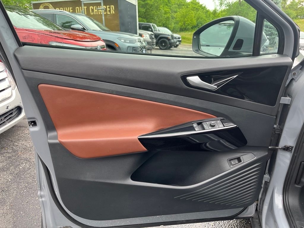 Used 2021 Gray Volkswagen Pro S image 9