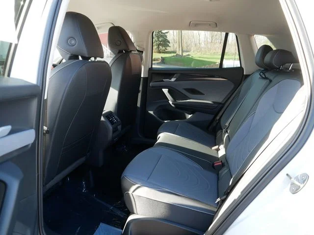 New 2026 White/off-white Volkswagen 2.0T SE image 8