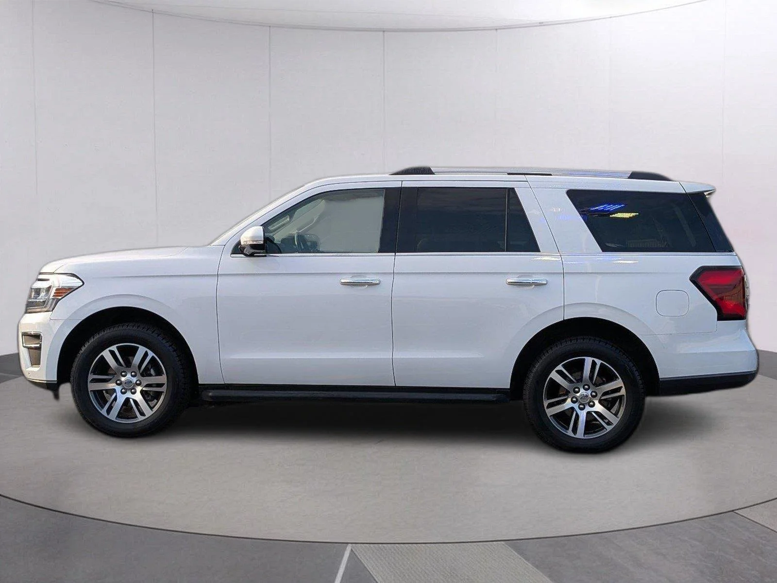 Used 2024 Oxford White Ford Limited image 2
