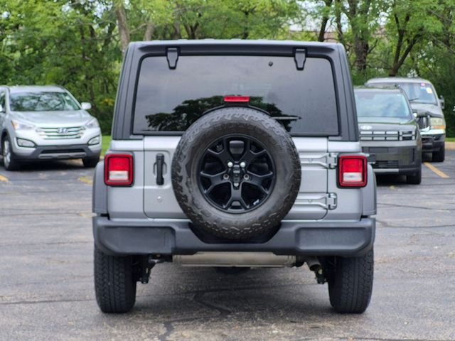 Used 2021 Silver Jeep Unlimited Sport image 6