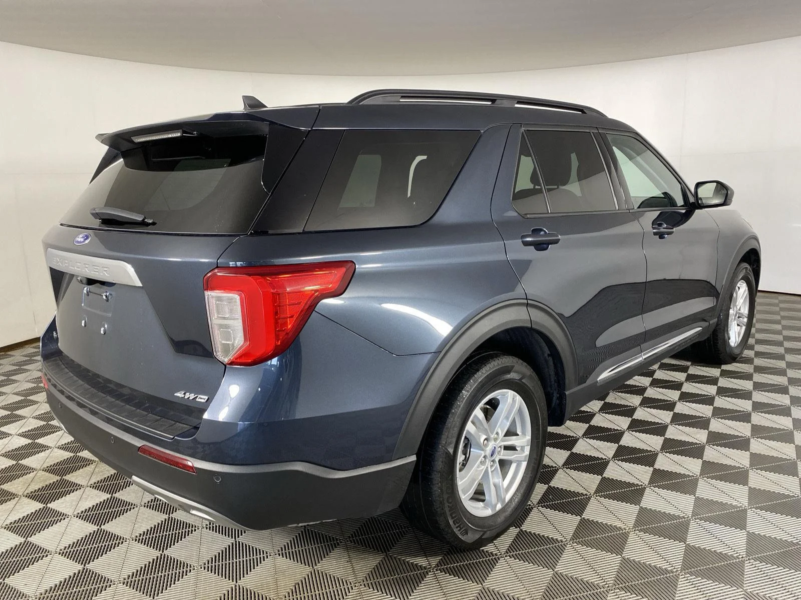 Used 2023 Stone Blue Ford XLT image 10