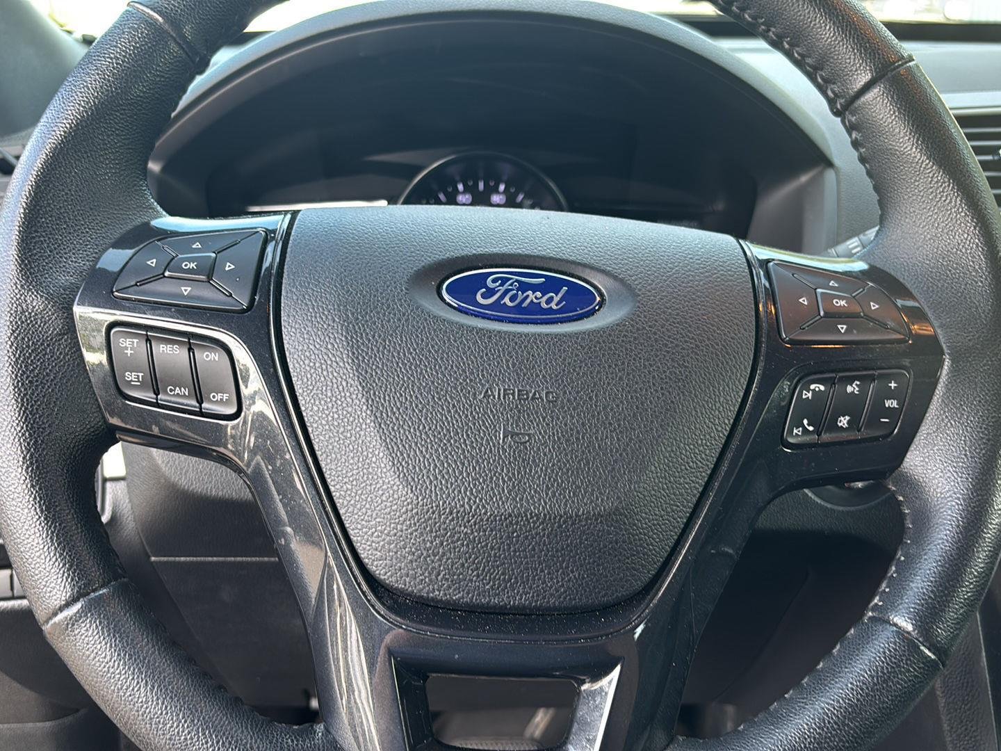 Used 2018 Shadow Black Ford XLT image 11