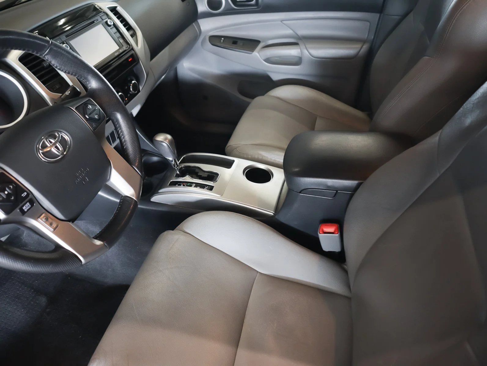 Used 2015  Toyota PreRunner image 18