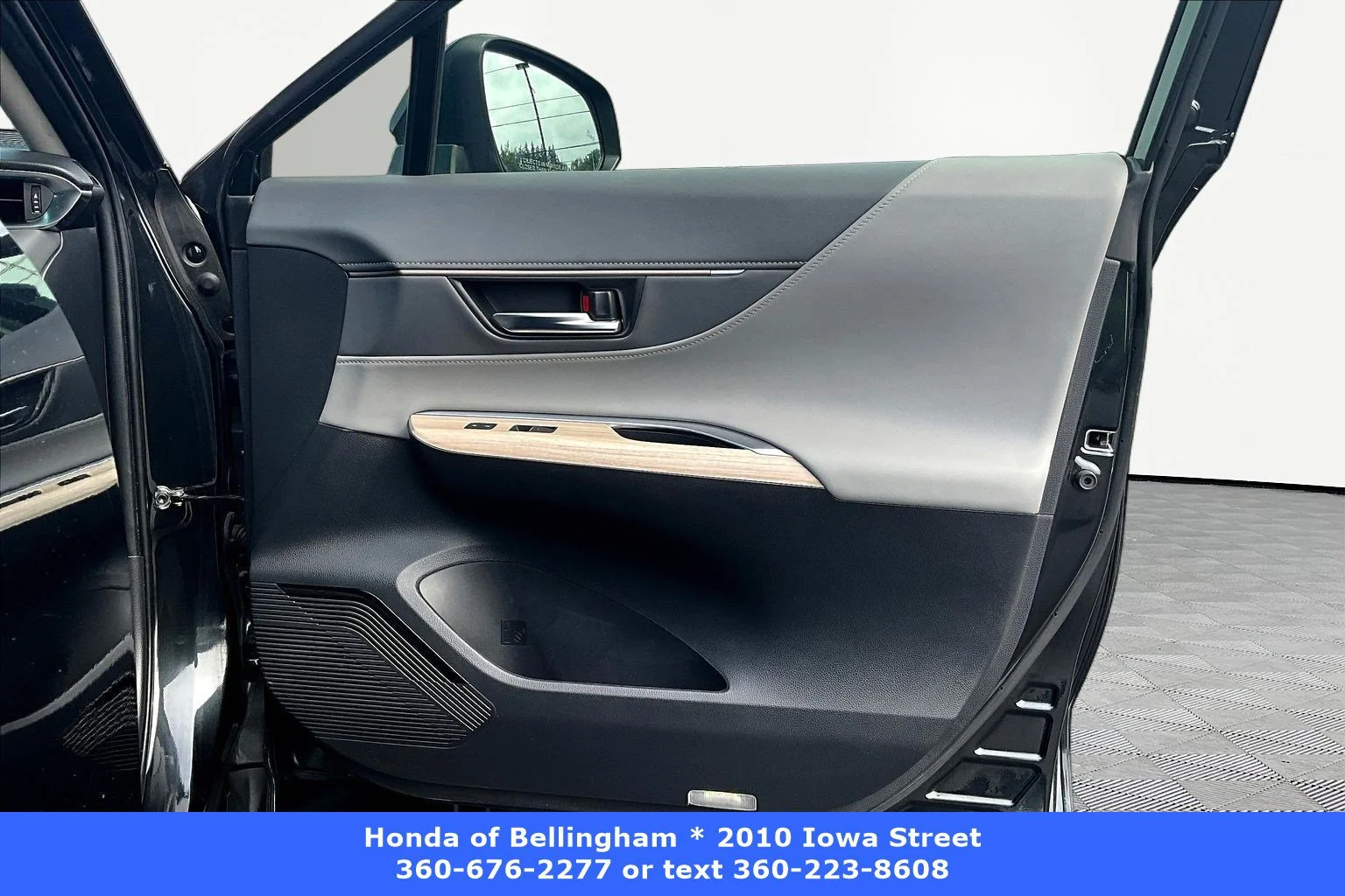 Used 2022 Celestial Black Toyota XLE image 23
