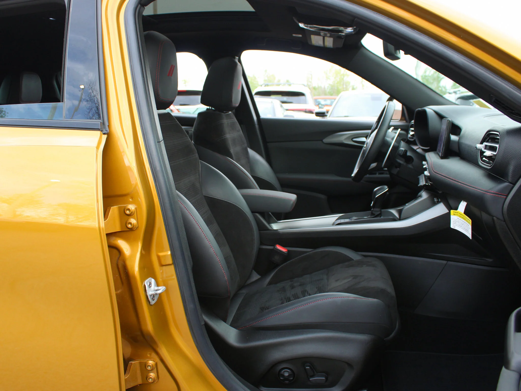 Certified Used 2024 Gold Dodge R/T Plus* PHEV EAWD | Remote Start | Heated Seats | Adaptive Cruise | Apple CarPlay | 360 Camera image 21